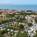 Camping Mobil-home Familial Avec Terrasse à Bernerie-en-retz - Api-1-52-1409 *