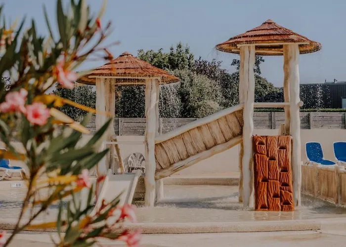 Kemp Mobil-home Familial Avec Terrasse A Bernerie-en-retz - Api-1-52-1409 *