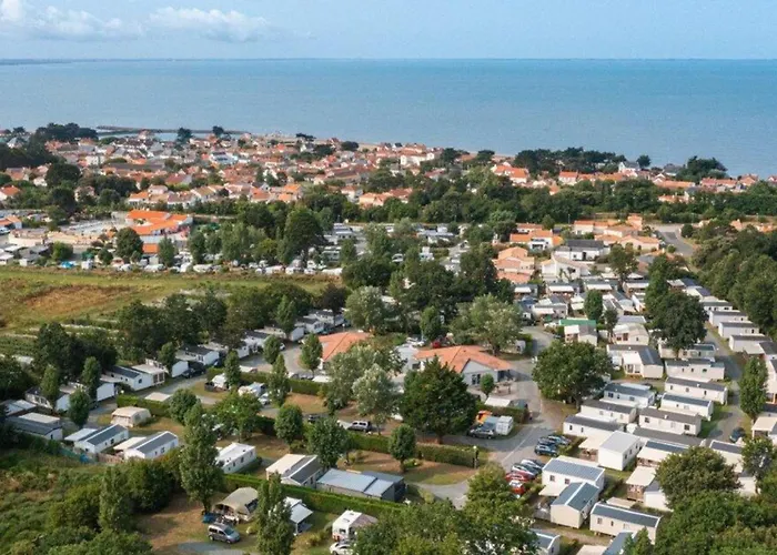 Kemp Mobil-home Familial Avec Terrasse A Bernerie-en-retz - Api-1-52-1409 *